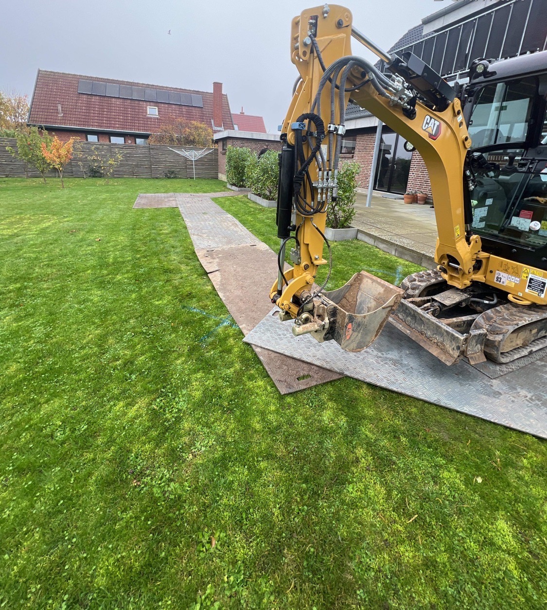 Vi graver for dig med en 2-tons gravemaskine, vi lægger brolæggere